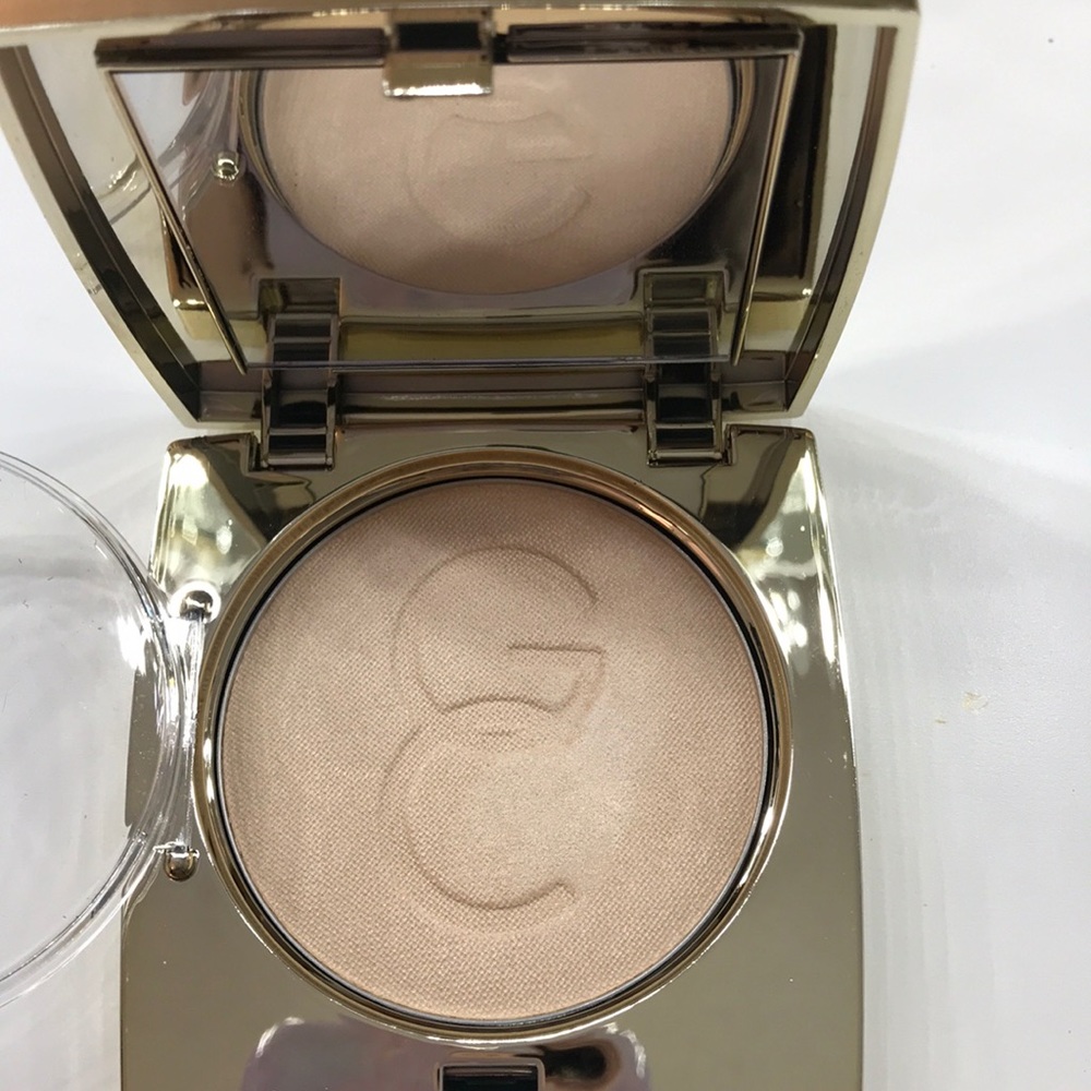 Gerard Cosmetics star powder in Grace